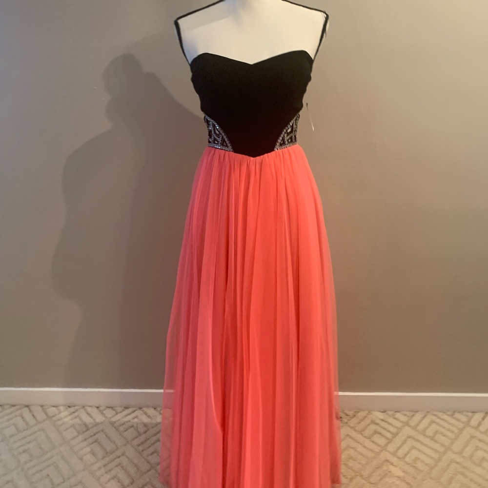 Elegant Black and Pink Evening Gown